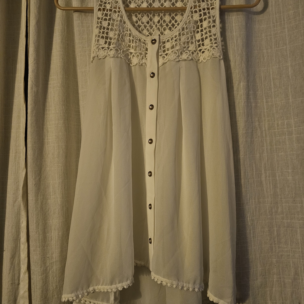 NWOT Elegant Cream Sleeveless Blouse